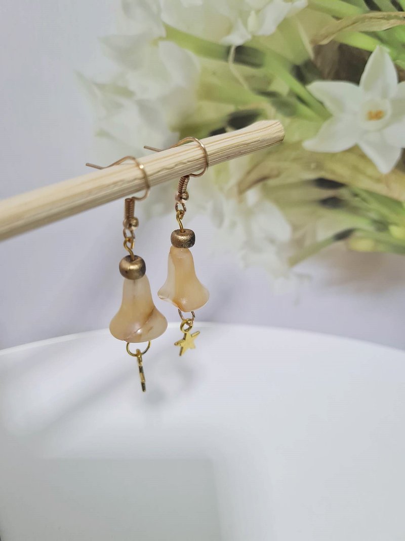 Brow Stone Lucky Stone Hook Earrings - 耳环/耳夹 - 石头 卡其色
