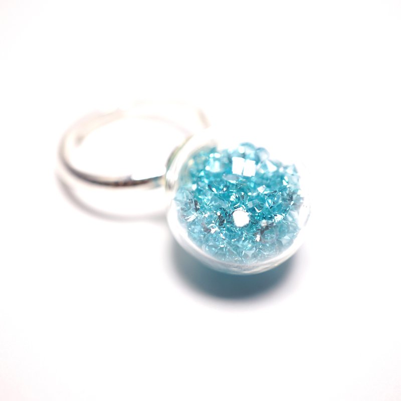 A Handmade 浅蓝色水晶玻璃球指环 - 耳环/耳夹 - 玻璃 