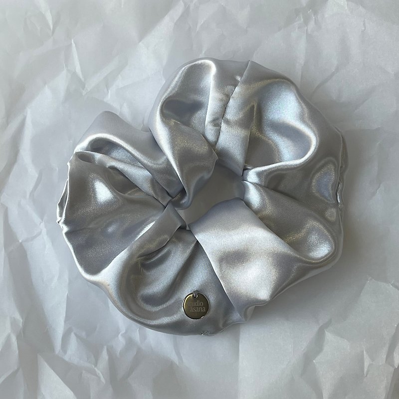 (volumy) silver scrunchie - 发饰 - 聚酯纤维 银色