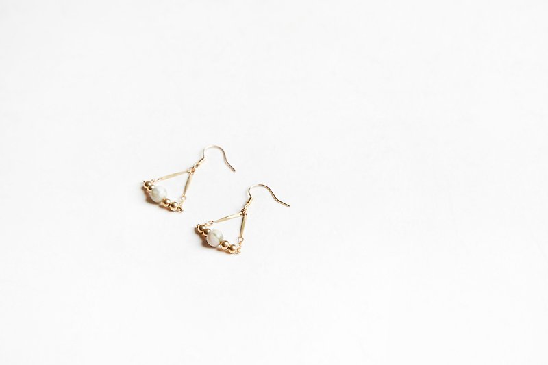 Jade ' triangle earring - 玉石黄铜三角耳环 - 耳环/耳夹 - 宝石 金色