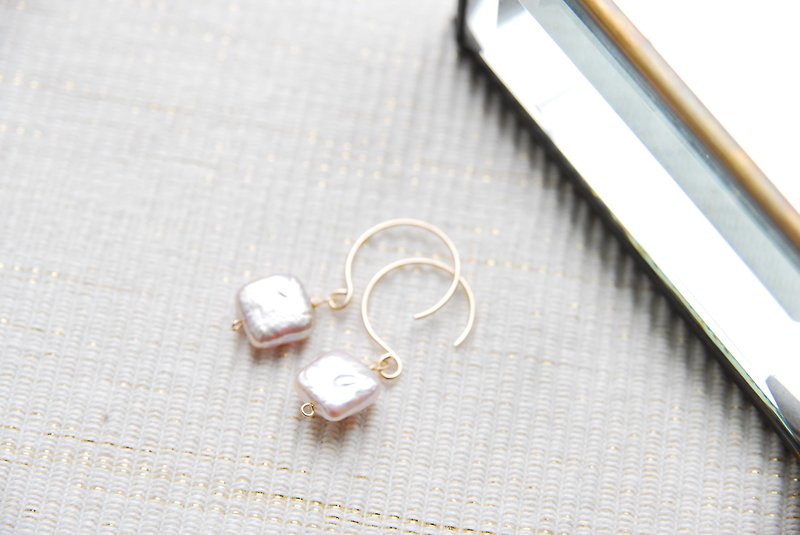 スクエアピンクパールのピアス(14金gf） - 耳环/耳夹 - 宝石 粉红色