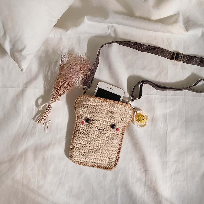 Crochet Bag | Bread + Fried Egg keychain - 侧背包/斜挎包 - 棉．麻 咖啡色