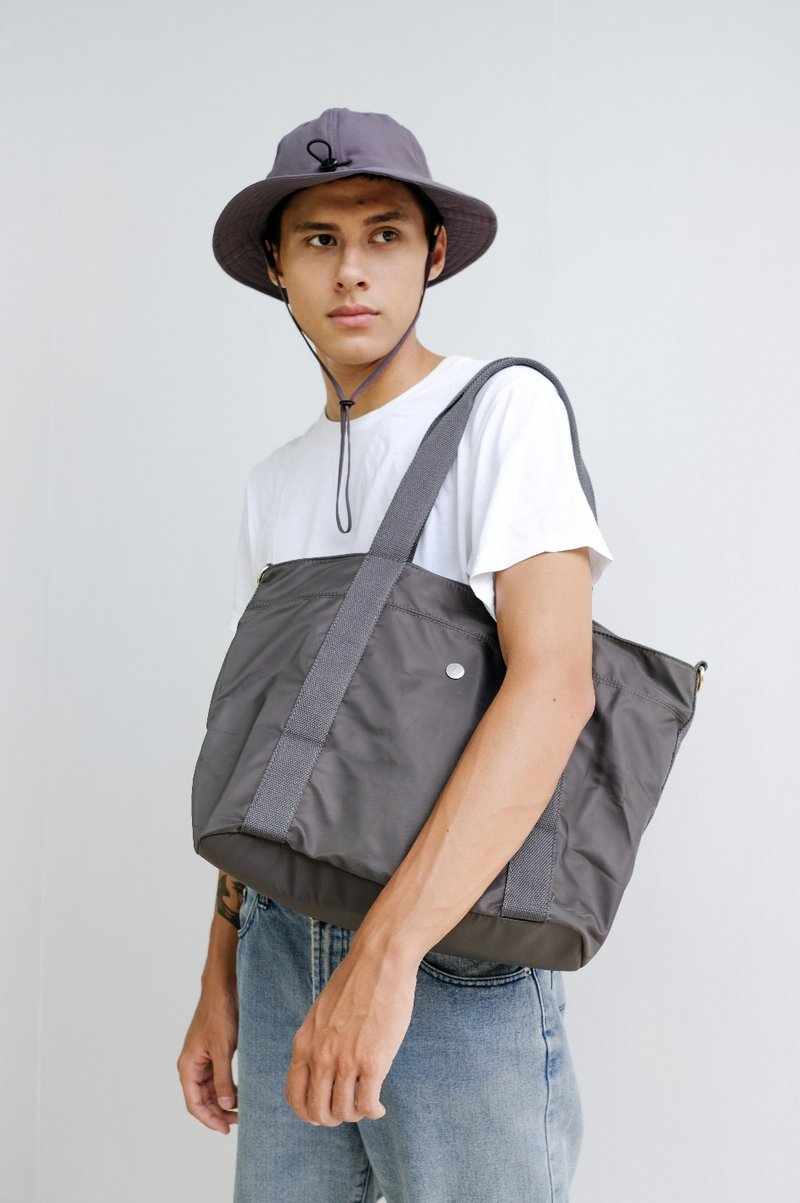 Black/Space grey BIG TOTE  unisex (it can contain laptop15 inches) - 手提包/手提袋 - 防水材质 灰色