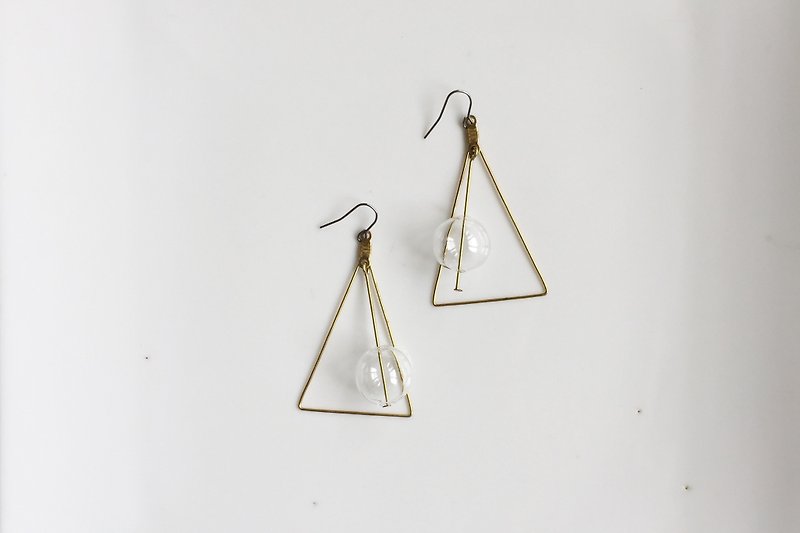 Pink Floyd 大三角几何玻璃球黄铜耳环 - 耳环/耳夹 - 玻璃 白色