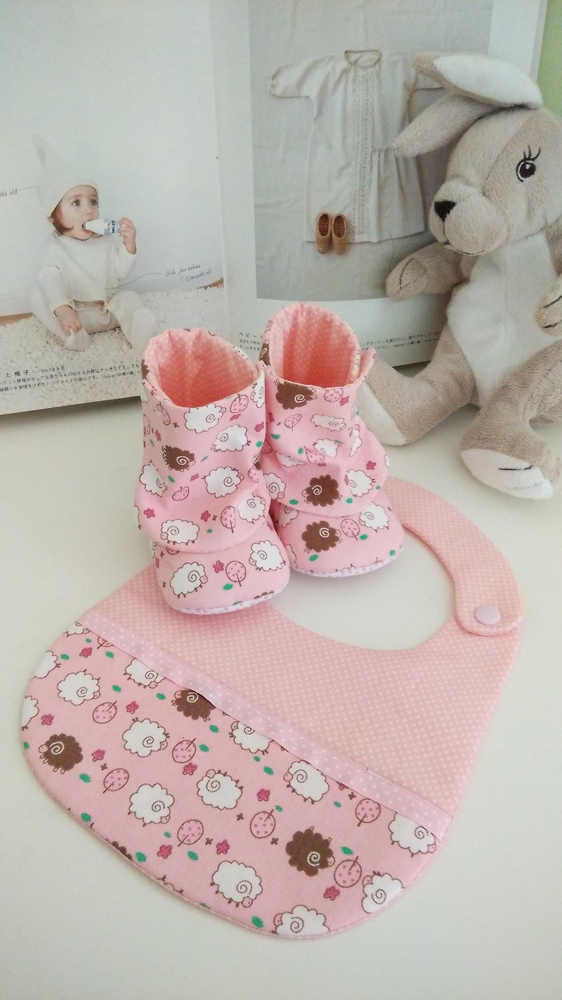粉粉羊弥月礼物 婴儿靴+围兜 现货 - 满月礼盒 - 其他材质 粉红色