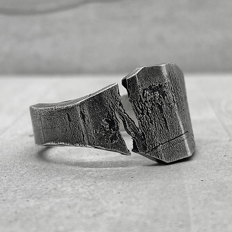 破裂环 - 具有不寻常的拉伸和撕裂纹理的巨大环 - 戒指 - 纯银 