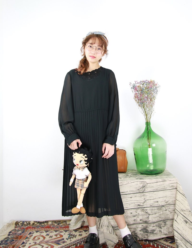 Back to Green:: 篓空 透肤 vintage dress (D-13) - 洋装/连衣裙 - 丝．绢 