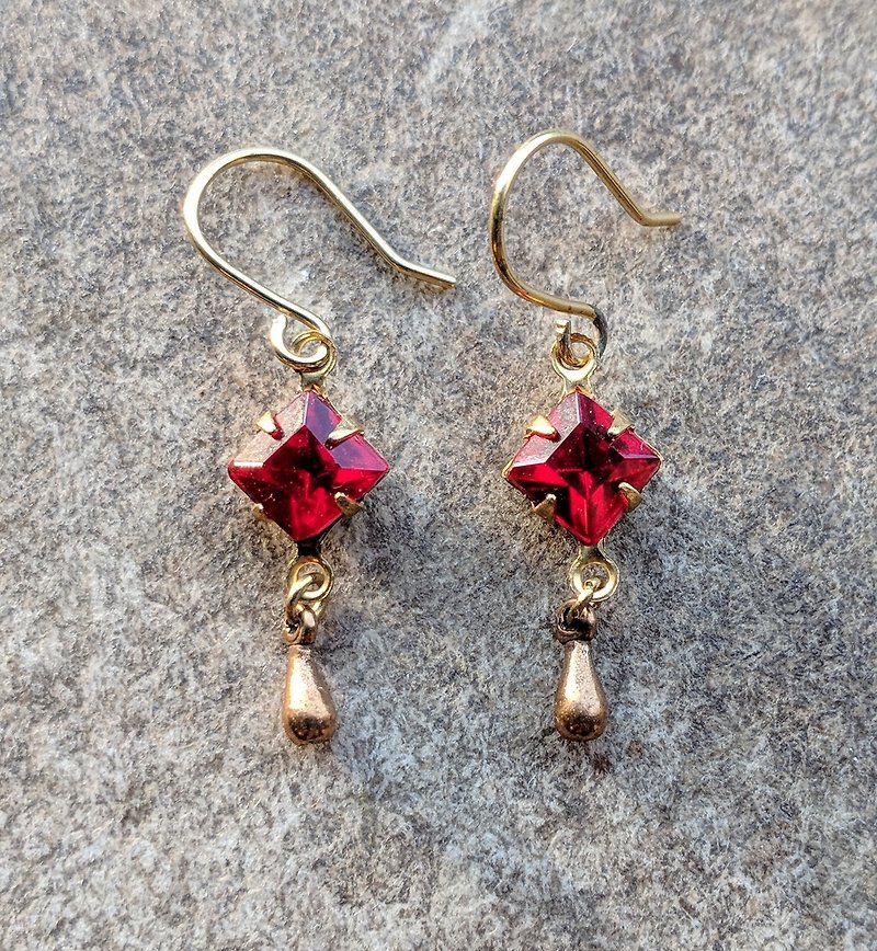 深红古董玻璃黄铜耳环 - 耳环/耳夹 - 玻璃 红色