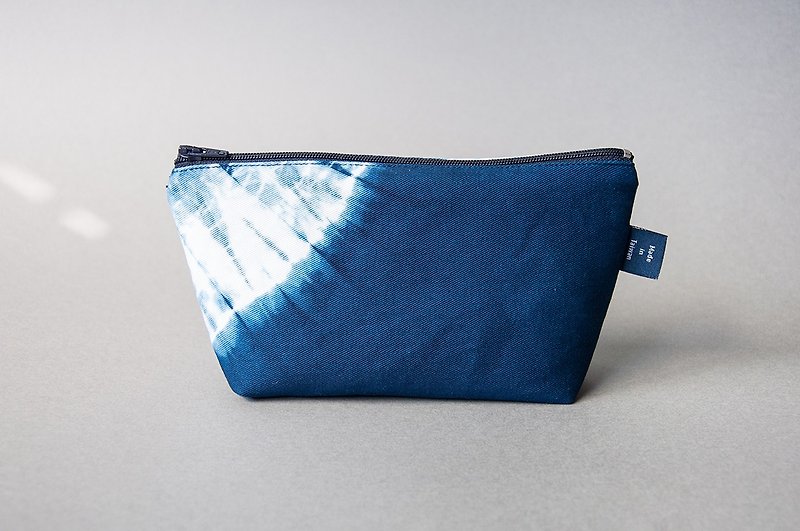 蓝染万用袋系列 - 小角落的月亮 - 化妆包/杂物包 - 棉．麻 蓝色