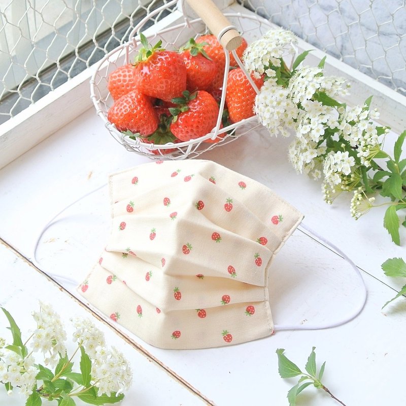 Smooth breathing handmade mask Strawberry Off-white | Reduce cloudiness of glass - 口罩 - 棉．麻 白色