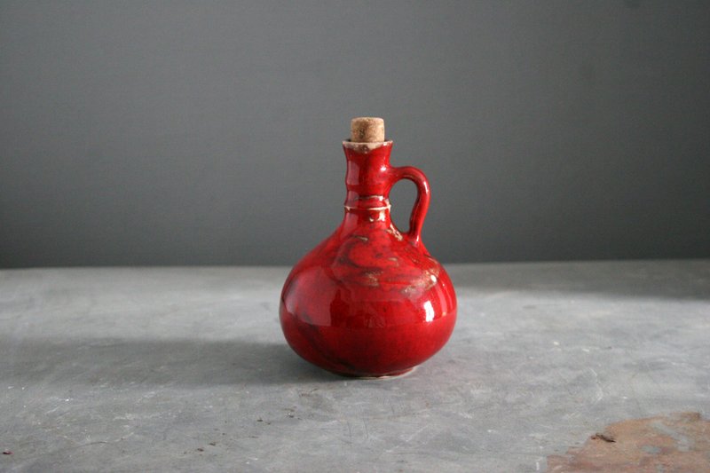 Red ceramic bottle with cork Pottery bottle vase Pottery corked spice jar - 花瓶/陶器 - 陶 红色