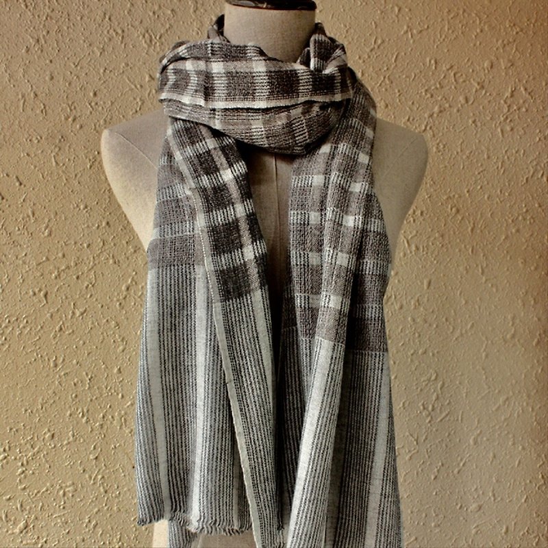 尼泊尔Cashmere 羊绒围巾/披肩 手工编织 格子条纹_灰黑 - 围巾/披肩 - 羊毛 灰色