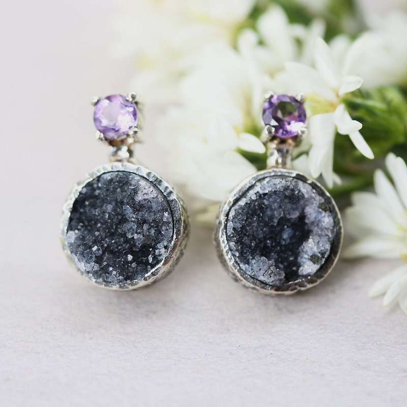 Round black druzy quartz earrings and tiny round faceted amethyst - 耳环/耳夹 - 纯银 银色