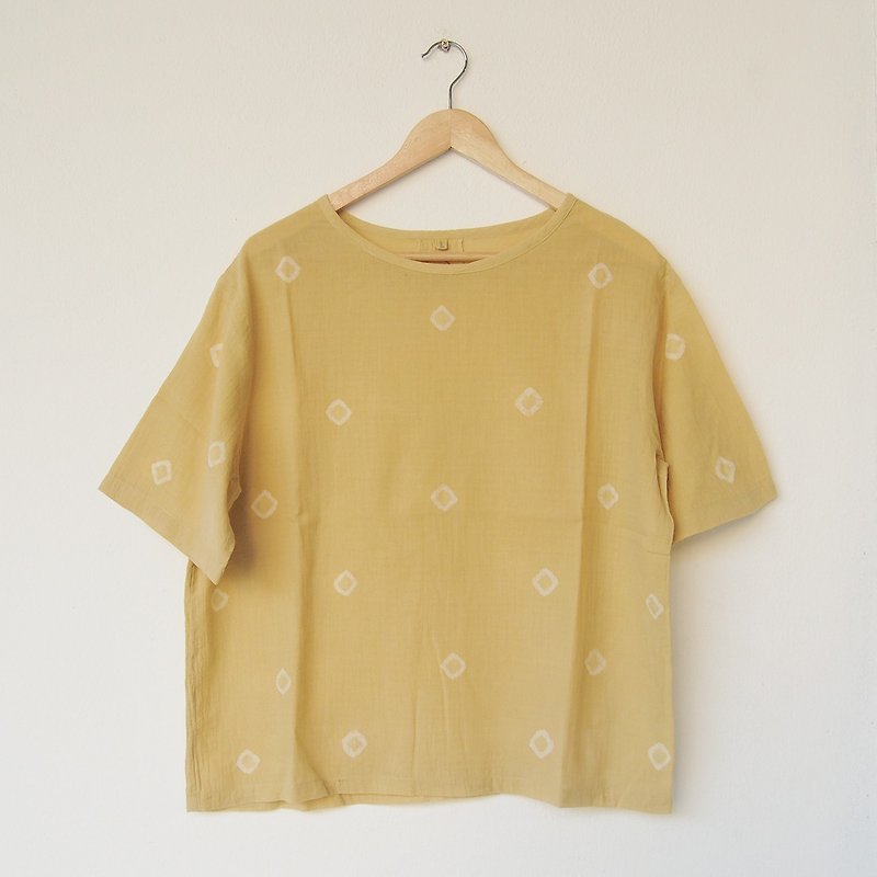 Yellow dots shirt / natural dye from mango - 女装上衣 - 棉．麻 黄色