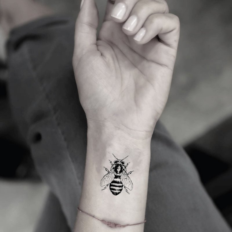 OhMyTat 手腕位置仿真蜜蜂昆虫动物刺青图案纹身贴纸 (2枚) - 纹身贴 - 纸 黑色