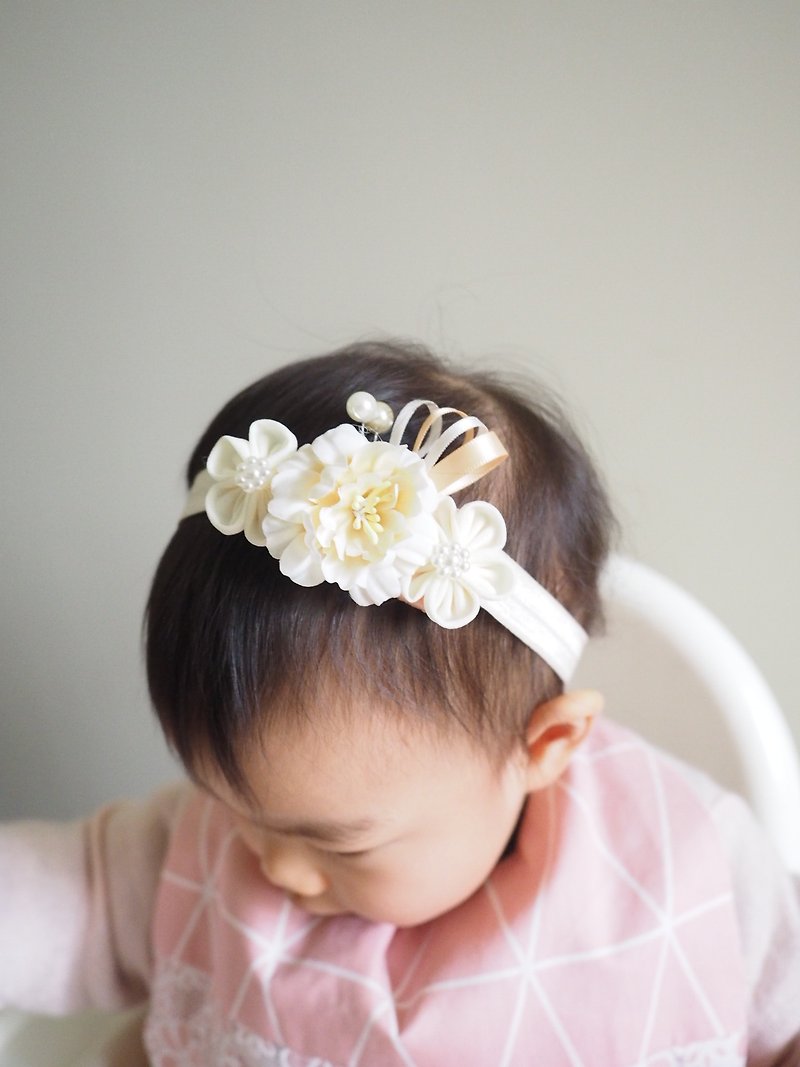 婴儿女童白色小花弹性发带/头饰 - 围嘴/口水巾 - 棉．麻 白色
