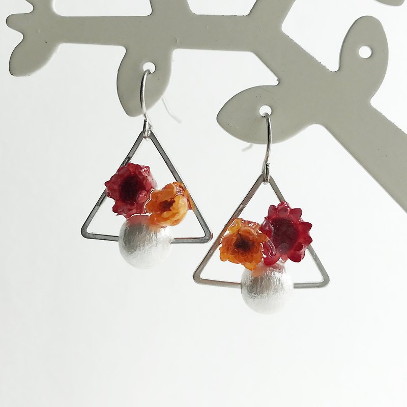 [Fleur d'amour] 红/橙色日本小菊花 日本棉花珍珠耳环 铜镀银耳针 (可转耳夹) 圣诞礼物 - 耳环/耳夹 - 植物．花 红色