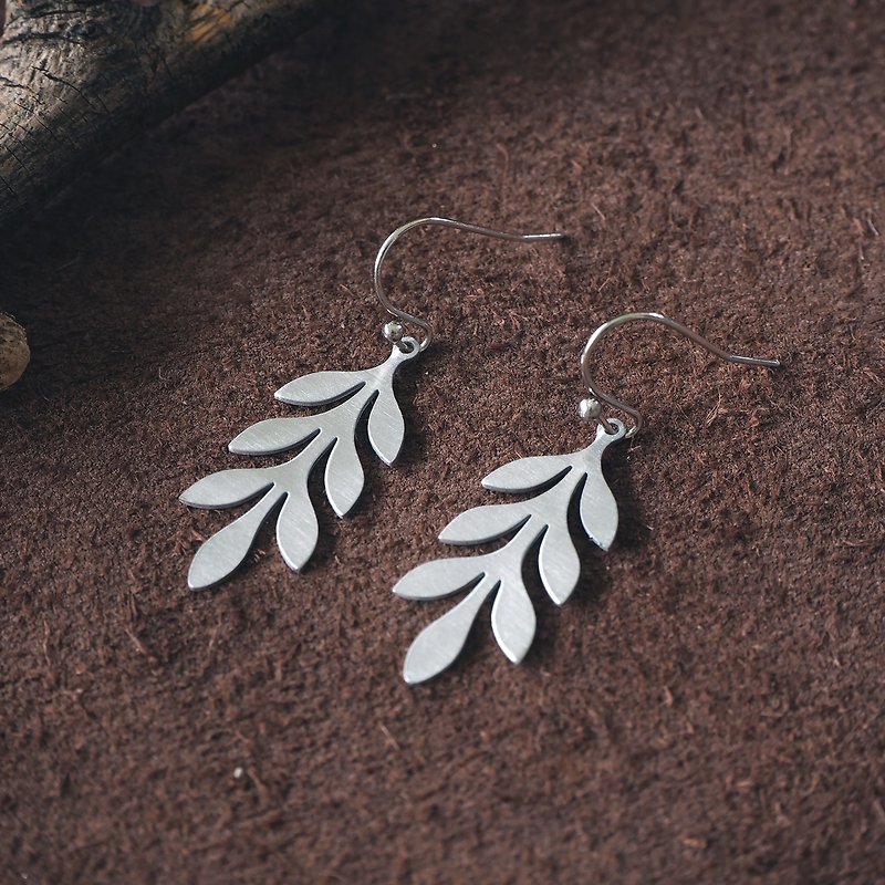 Mother fern leaf stainless steel earrings - 耳环/耳夹 - 不锈钢 银色