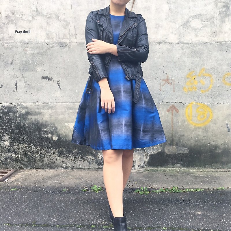 Wannabe 提花布黑肩带连身裙 深蓝色 小露背 洋装 香港设计 台湾制造 服装设计 (MIT) - 洋装/连衣裙 - 棉．麻 蓝色
