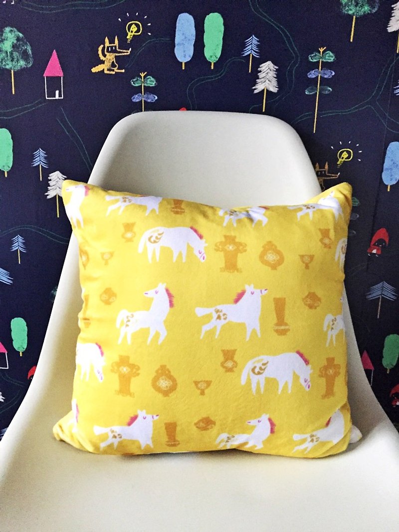 小白马抱枕 马儿与花瓶 黄色绒毛抱枕-含枕芯 - 枕头/抱枕 - 聚酯纤维 黄色