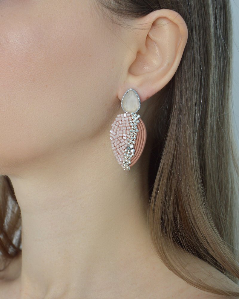 Earrings Simeiz with crystals in sand colour - 耳环/耳夹 - 其他材质 蓝色