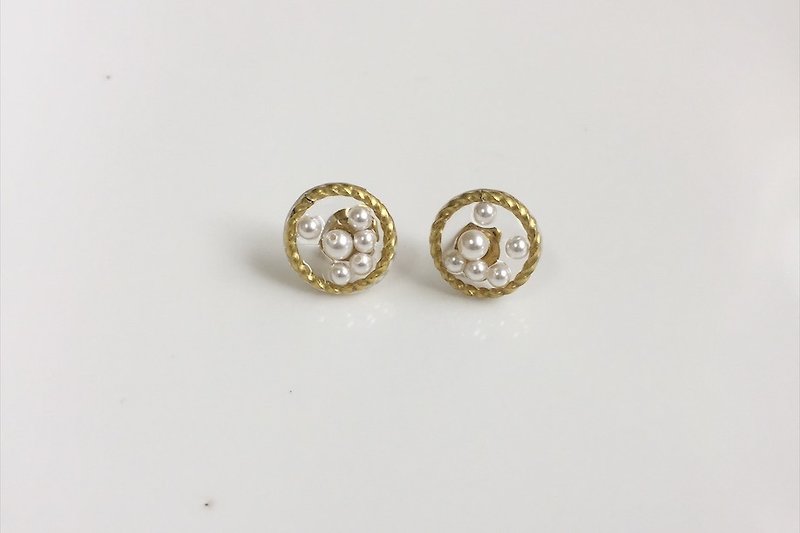 Judy Garland 众神花园珍珠黄铜造型耳环 - 耳环/耳夹 - 其他金属 金色