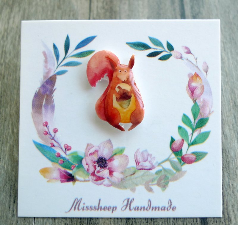 Misssheep-[U50-抱着果子的松鼠] 水彩手绘风格 可爱松鼠 手作耳环 (耳针 / 可转透明耳夹) [单只] - 耳环/耳夹 - 塑料 