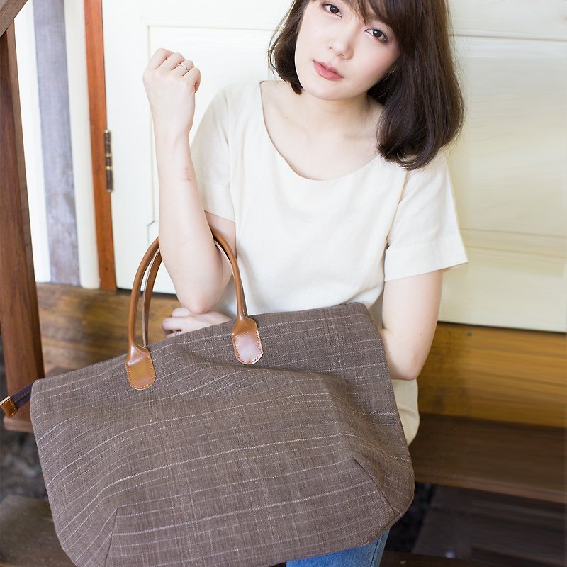 Oversize Sweet Journey Bags Handwoven and Botanical Dyed Cotton Brown Color - 手提包/手提袋 - 棉．麻 咖啡色