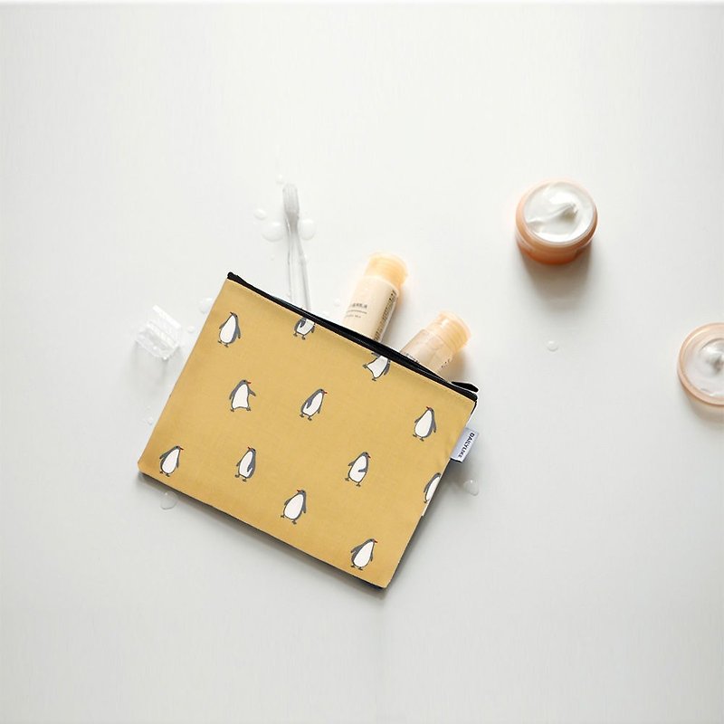 小日子防水布化妆包M-15 企鹅黄,E2D10355 - 化妆包/杂物包 - 棉．麻 黄色