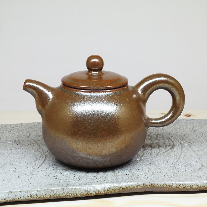 藏金釉圆型正把茶壶 手作陶艺 茶道具 - 茶具/茶杯 - 陶 咖啡色