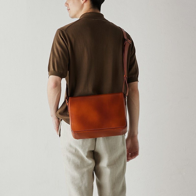 Antique B5 肩背包 2022版-复古驼色 - 侧背包/斜挎包 - 真皮 咖啡色
