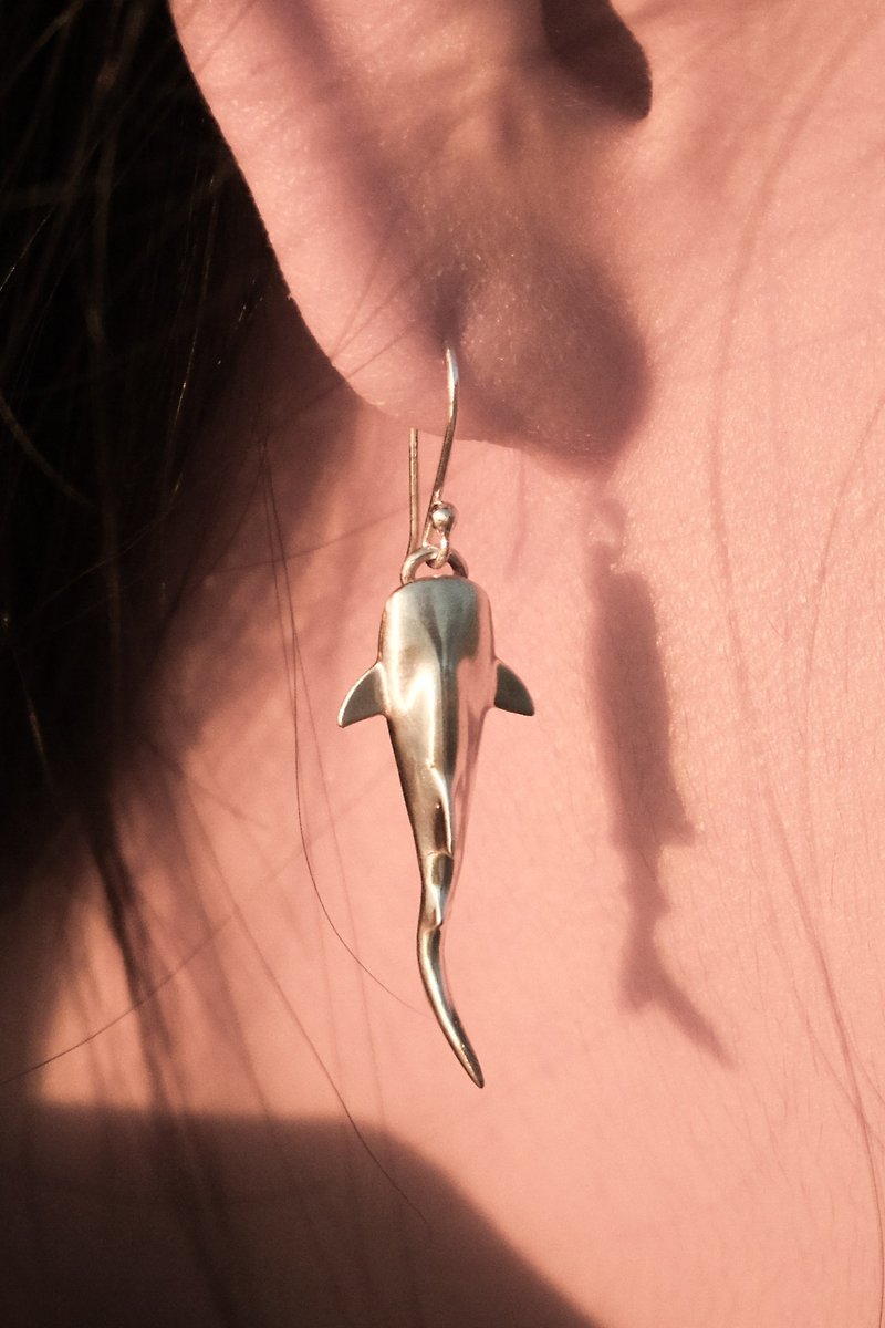 纯银鲸鲨耳环 - 耳环/耳夹 - 纯银 银色