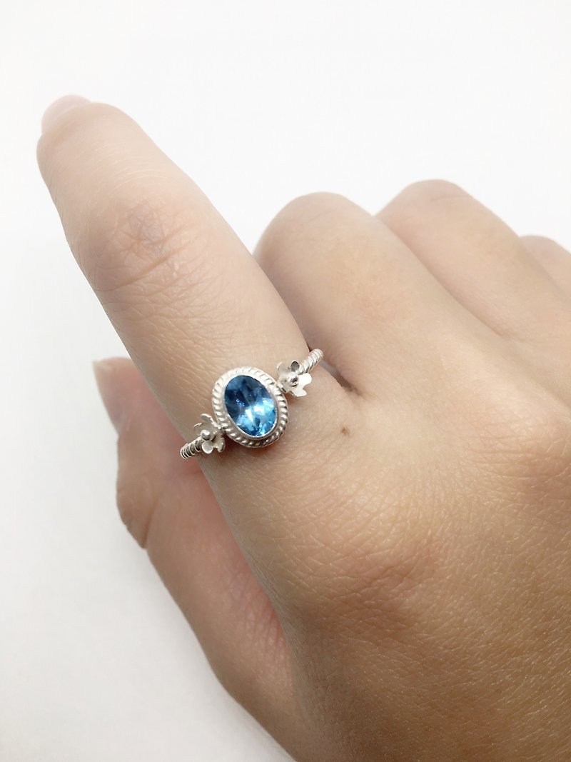 蓝托帕石925纯银花朵戒指 尼泊尔手工镶嵌制作 - 戒指 - 宝石 蓝色