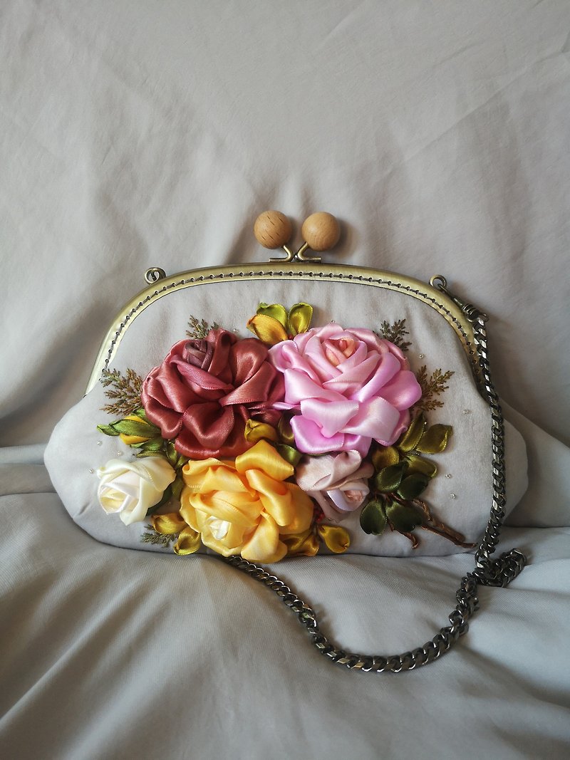 Bag, clutch, embroidered rose ribbon - 手拿包 - 绣线 银色