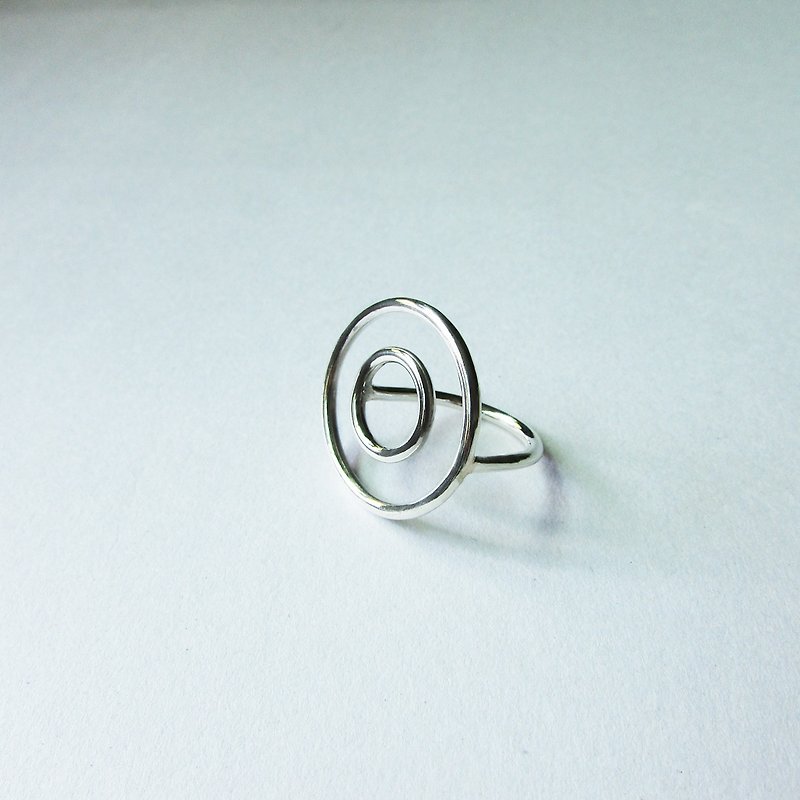 ripple ring_涟漪戒指 | mittag jewelry |925银 限量 设计师手作 - 戒指 - 银 银色
