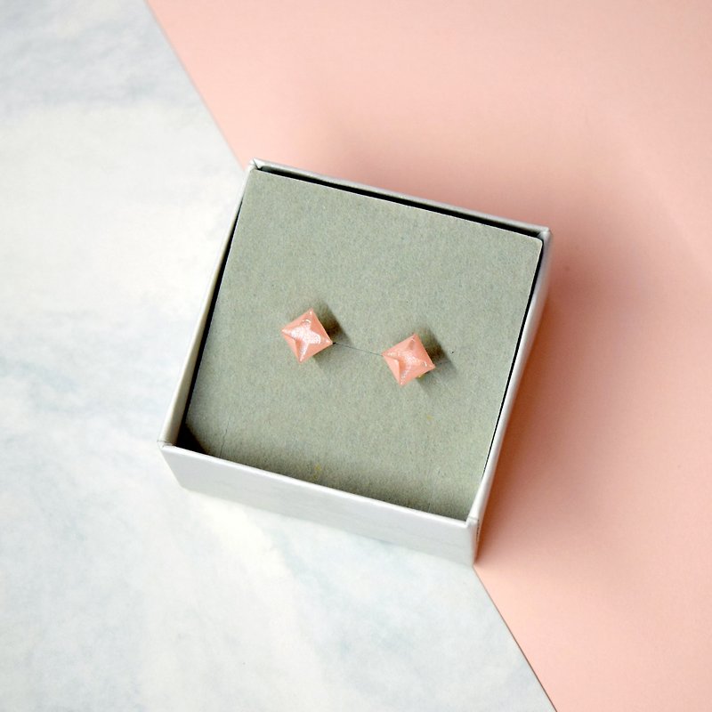 极简可爱小物粉红色折纸钻石防水耳环 - 耳环/耳夹 - 纸 粉红色