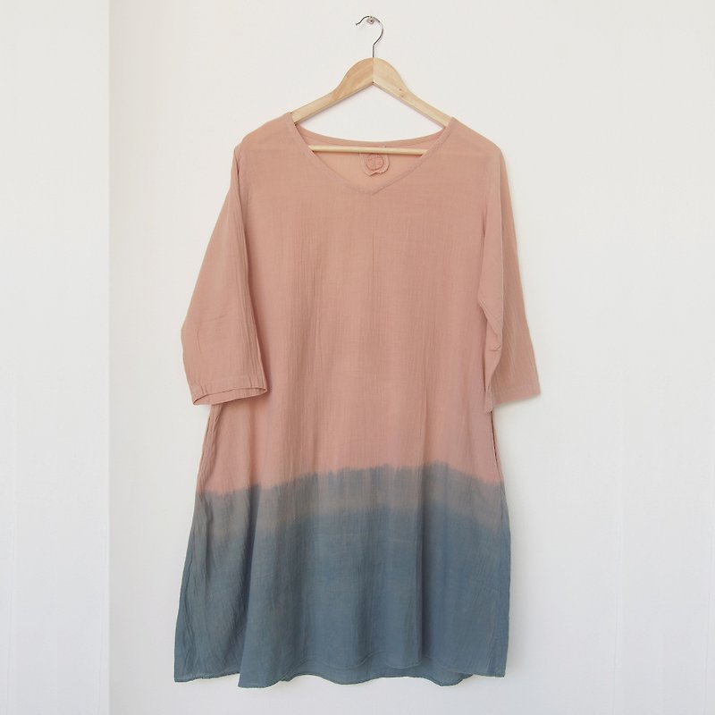 Pastel shade dress / natural dye color from bark and indigo - 洋装/连衣裙 - 棉．麻 粉红色