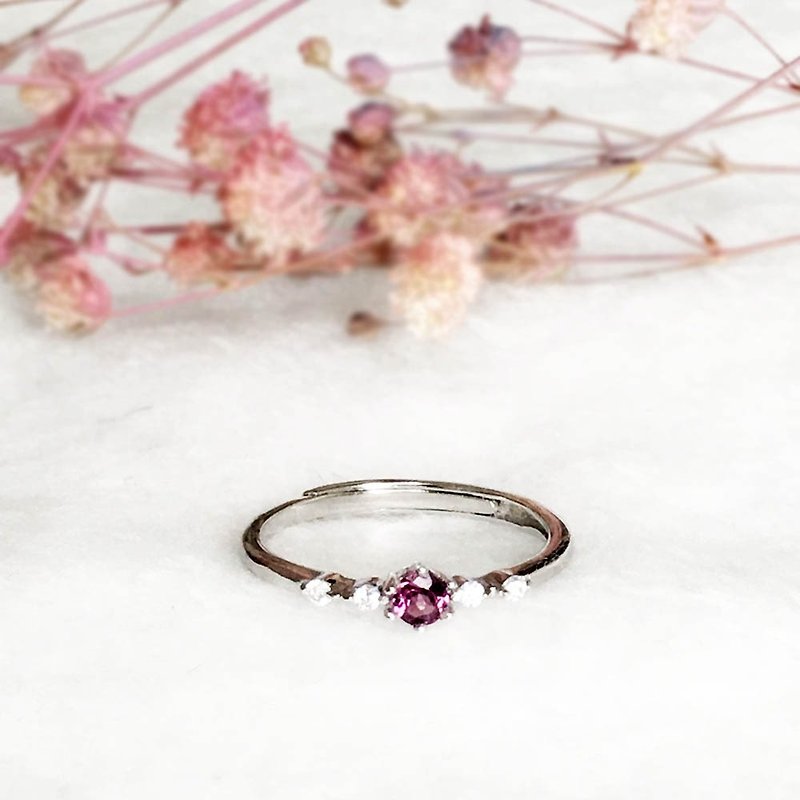 |纯银珠宝| 紫牙乌石榴石 镶嵌宝石四爪圆形经典气质银圈戒指 - 戒指 - 宝石 紫色