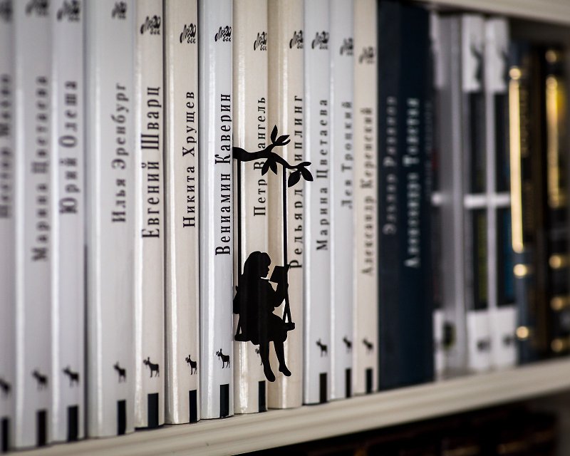 The Girl on a Swing Book Divider or Stand Up Bookmark /Free shipping worldwide / - 书签 - 其他金属 黑色