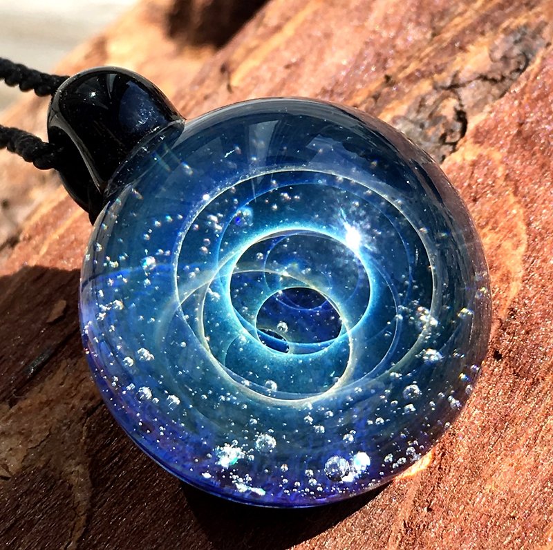 boroccus 銀河 星雲イメージ模様 耐熱ガラスペンダント - 项链 - 玻璃 蓝色