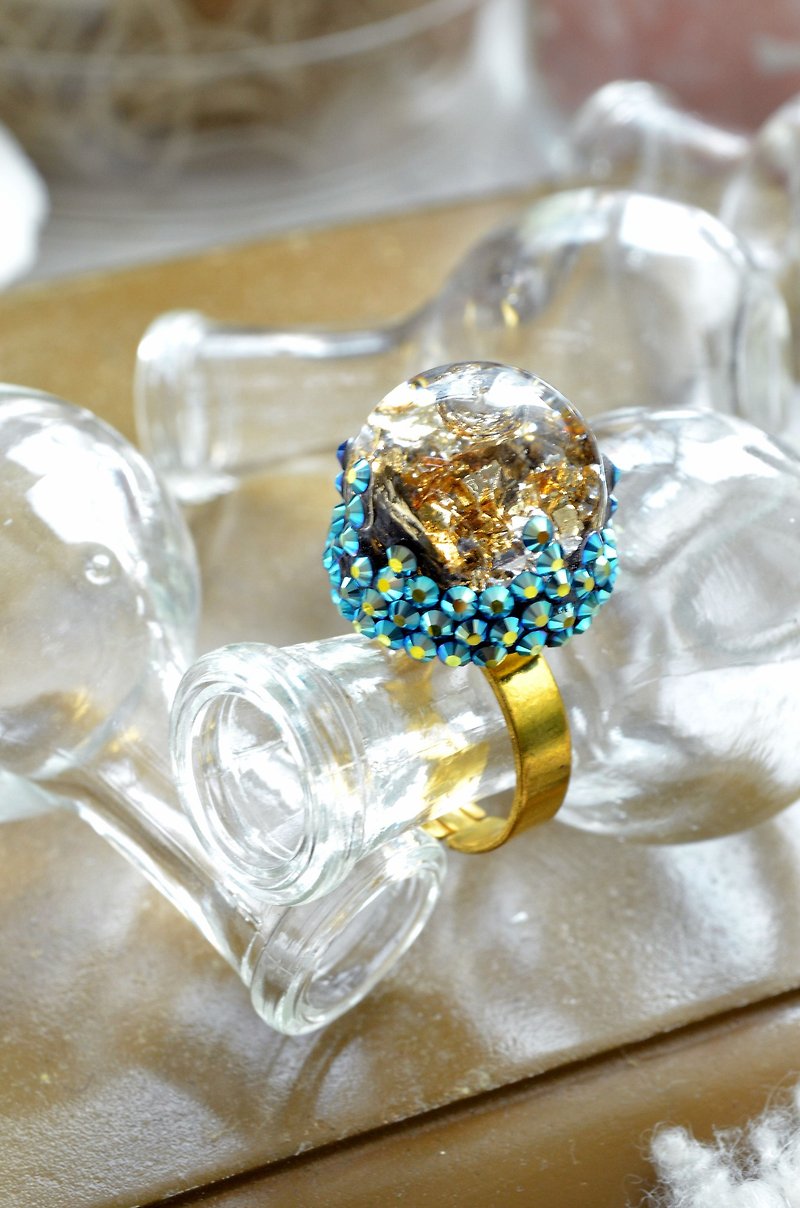 TIMBEE LO  金箔玻璃球戒指 施华洛幻彩水晶装饰设计 魔法球 - 戒指 - 玻璃 透明