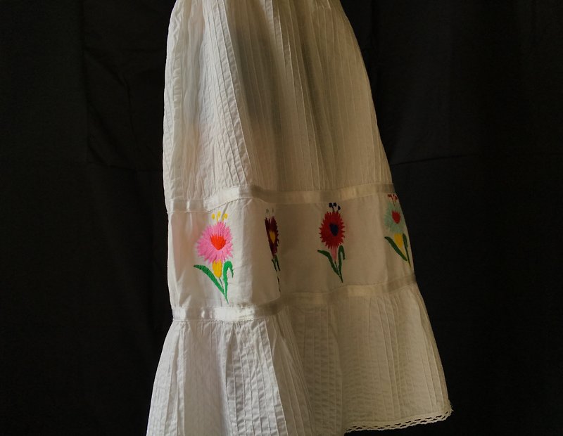 墨西哥手工刺绣洋装 - 女装 T 恤 - 棉．麻 