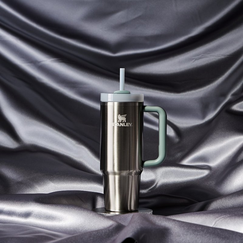 STANLEY 冒险系列 吸管随手杯2.0 0.88L / 不锈钢原色 - 保温瓶/保温杯 - 不锈钢 