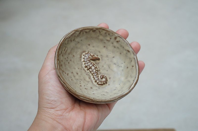 little sea horse bowl - 花瓶/陶器 - 陶 卡其色