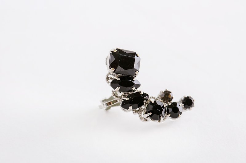 ブラックビジューイヤーカフ silver - 耳环/耳夹 - 其他金属 黑色