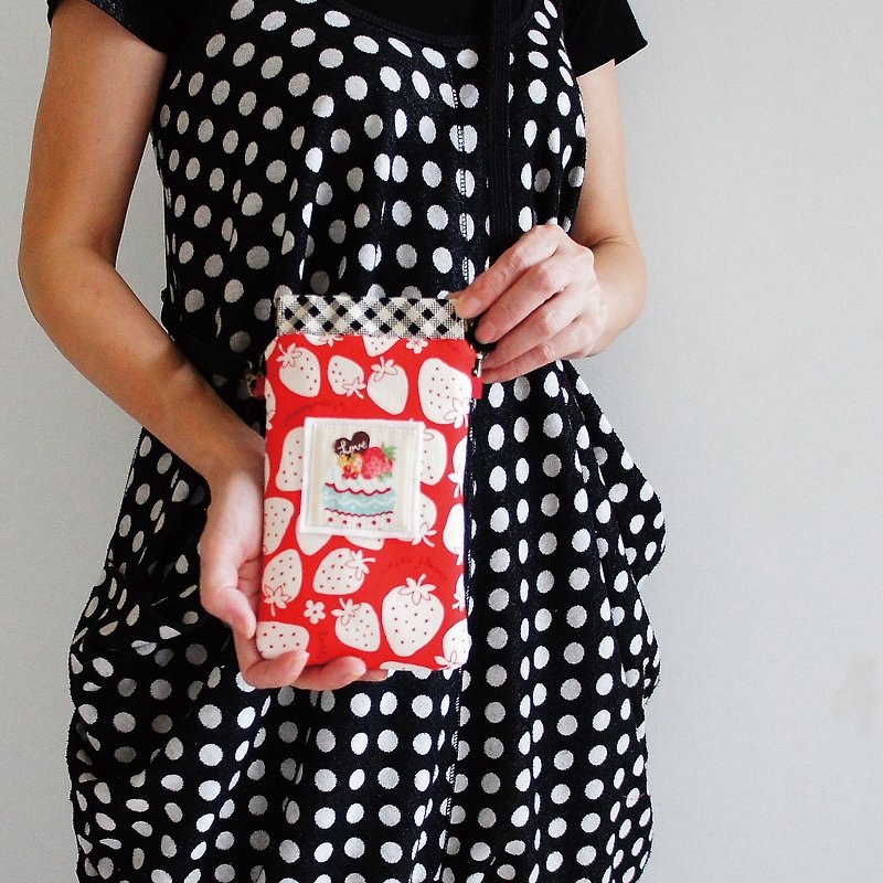 Lovely(日本布)红草莓果酱斜背手机袋、笔袋、眼镜袋、5.5寸可用 - 手机壳/手机套 - 棉．麻 红色