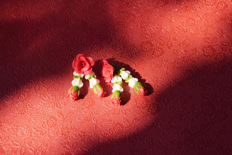 Red Rose garland earring, polymer clay with silver 92.5% - 耳环/耳夹 - 粘土 红色