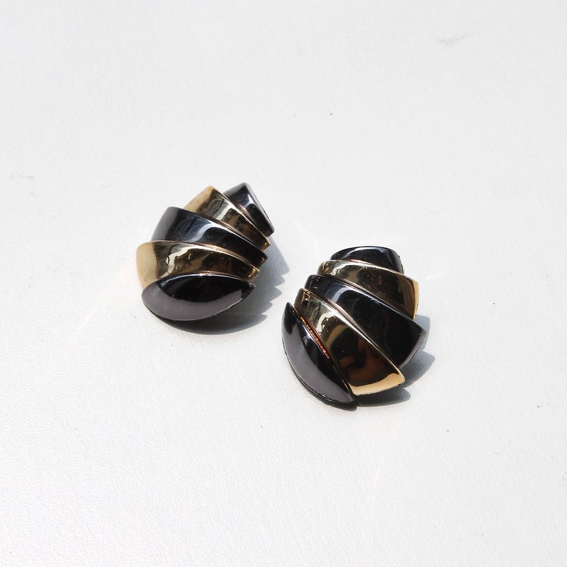 【蛋植物古着】昭和复古夹式古董耳环 - 耳环/耳夹 - 聚酯纤维 黑色