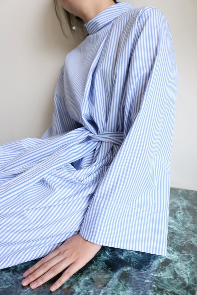 极简剪裁条纹浅蓝白直条纹宽袖洋装(可订做孕妇装) - 洋装/连衣裙 - 棉．麻 