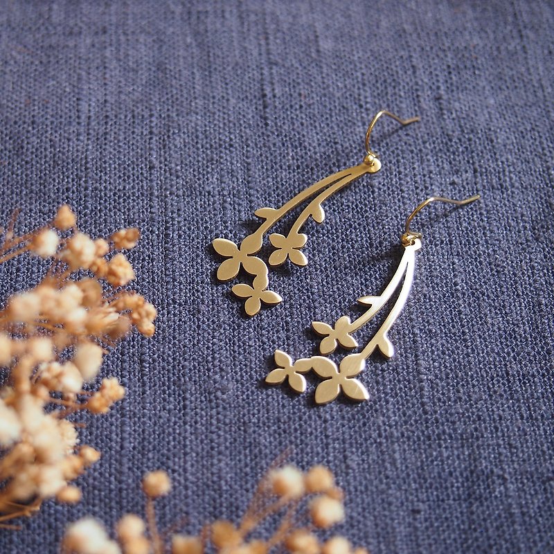 My lovely jasmine earrings (brass hand made) - 耳环/耳夹 - 铜/黄铜 金色